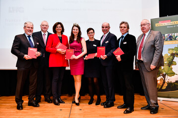Die Partner der Marke Franken  Wein.Schner.Land!: Josef Mend (Brgermeister Iphofen), Hermann Schmitt (Geschftsfhrer Gebietsweinwerbung Frankenwein-Frankenland), Staatsministerin Ilse Aigner (Festrednerin), Frnk. Weinknigin Christina Schneider, Susanne Mller (Frnkisches Weinland Tourismus), Artur Steinmann (Prsident Frnk. Weinbauverband), Georg Btz (Bayer. Landesanstalt fr Wein- und Gartenbau) und Olaf Seifert (Tourismusverband Franken. 