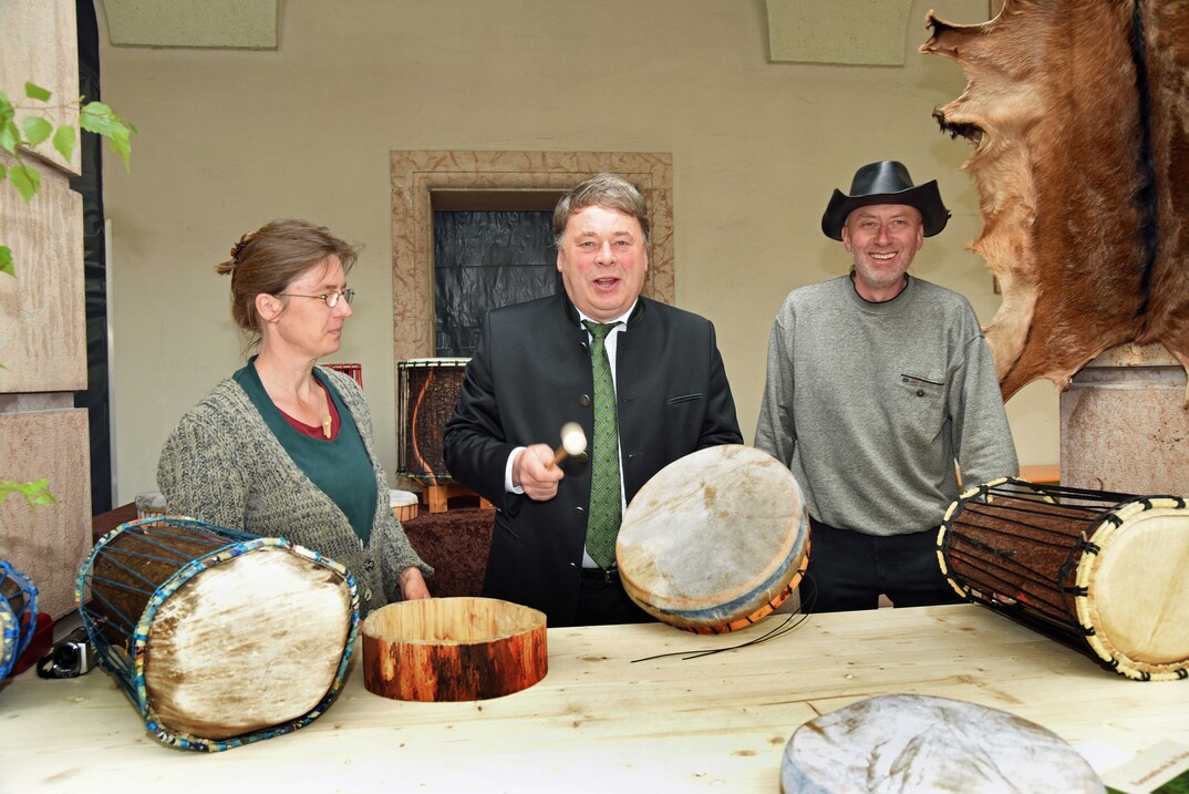 Auf seinem Hoffest konnte Helmut Brunner im wahrsten Sinne des Wortes für die Landwirtschaft trommeln