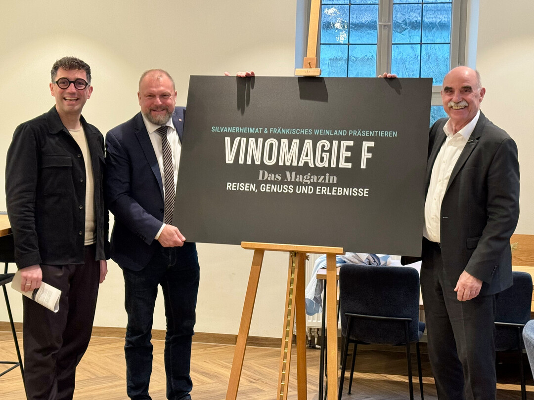 Startschuss fr das neue Online-Magazin (v. l.): Marco Maiberger (Geschftsfhrer Frnkisches Weinland Tourismus GmbH), Landrat Thomas Eberth (Vorsitzender der Gesellschafterversammlung der Frnkischen Weinland Tourismus GmbH) und Artur Steinmann (Prsident des Frnkischen Weinbauverbands).
