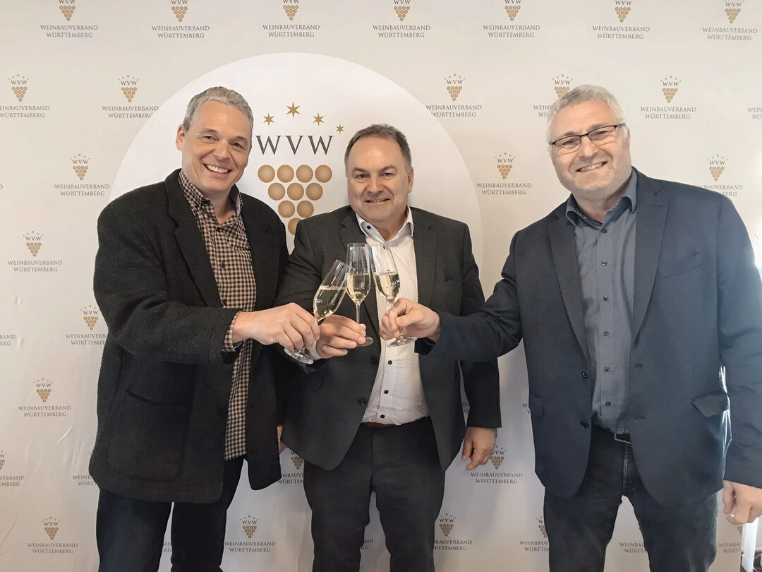 Vizeprsident Peter Albrecht, Weinbauprsident Dietrich Rembold und Vizeprsident Bernhard Idler stoen auf die Wahl an.