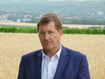 Eberhard Hartelt, Prsident des Bauern- und Winzerverbandes Rheinland-Pfalz Sd, fordert beim Mindestlohn eine Sonderregelung fr die Landwirtschaft und den Weinbau.