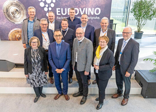 Im Rahmen der Fachmesse Eurovino fand ein Austausch zwischen Cem zdemir und Vertretern der deutschen Weinbauverbnde statt. 
