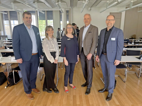 Auf dem Winecamp 2025(v. l.): Peter Jung, Elisa Hoffmann, Verena Nopper, Dr. Michael Koehler und Dr. Christian Weseloh.