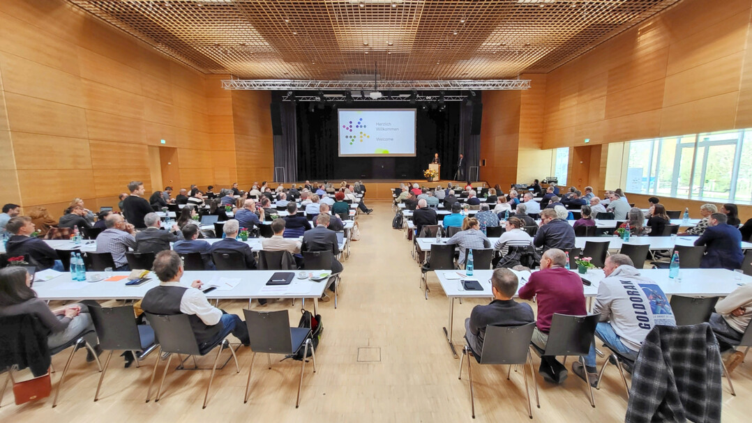 Schwerpunkte der Vitifit-Konferenz waren unter anderem das Potenzial von Piwi-Sorten und neue Anstze zur Bekmpfung des Falschen Mehltaus im koweinbau.