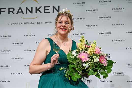 Antonia Krai heit die 67. Frnkische Weinknigin.