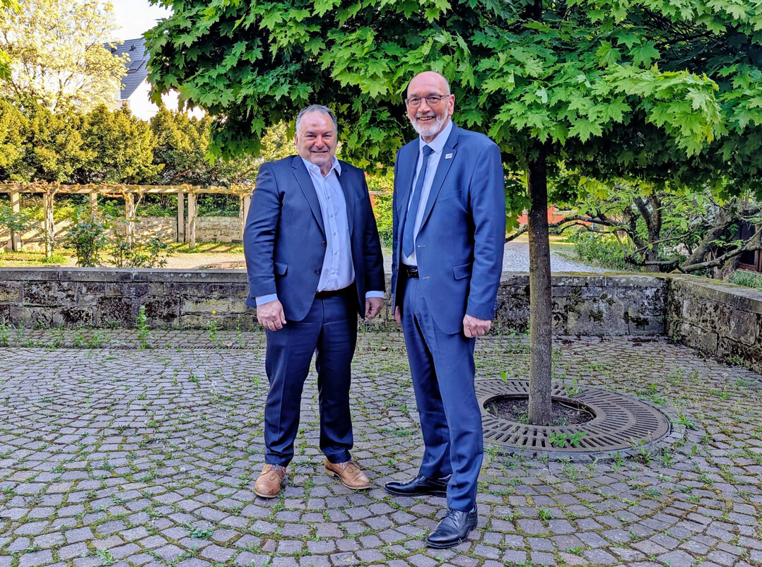 Der neue Wrttemberger Weinbauprsident Dietrich Rembold (links) gemeinsam mit dem Prsidenten des Deutschen Weinbauverbandes, Klaus Schneider.