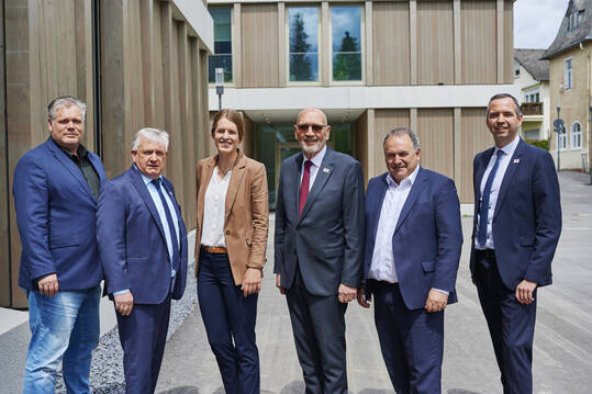 Das neue DWV-Prsidium mit dem DWV-Generalsekretr (v. l.): Jens Ghring, Heinz-Uwe Fetz, Luise Antonie Bhme, Klaus Schneider, Dietrich Rembold, Christian Schwrer (es fehlt: Thomas Walz).
