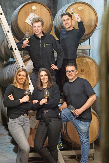 Die Jungwinzergruppe der Fellbacher Weingrtner (v. l.): Marina Seibold, Tobias Heid, Leah Seibold, Jonas Hess und Johannes Bhmerle.