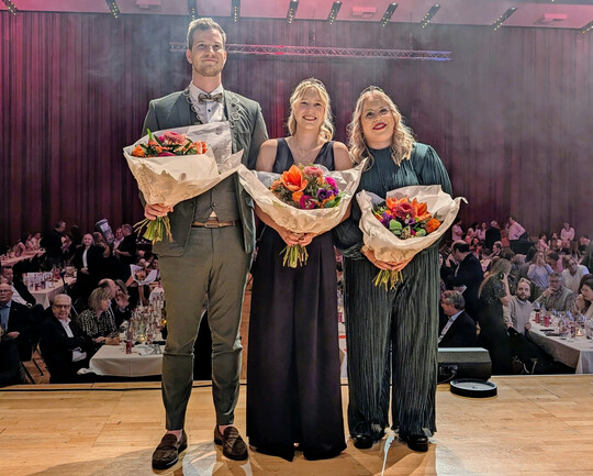 Das Hoheiten-Trio 2024/2025 (v. l.): Weinprinzessin Ines Pfeiffer, Weinknigin Kim Weiflog und Weinprinz Moritz Ocker.