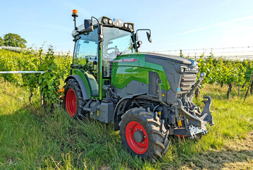 Der Fendt e107 V Vario ist der erste vollelektrische Schmalspurtraktor des Herstellers. 