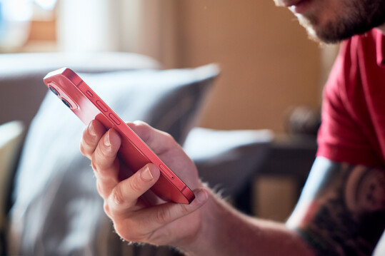 Den potenziellen Kunden bei Social Media die eigene Welt zu zeigen ist oftmals schwieriger als gedacht. Mit gezieltem Social Storytelling kann dies allerdings gut funktionieren.