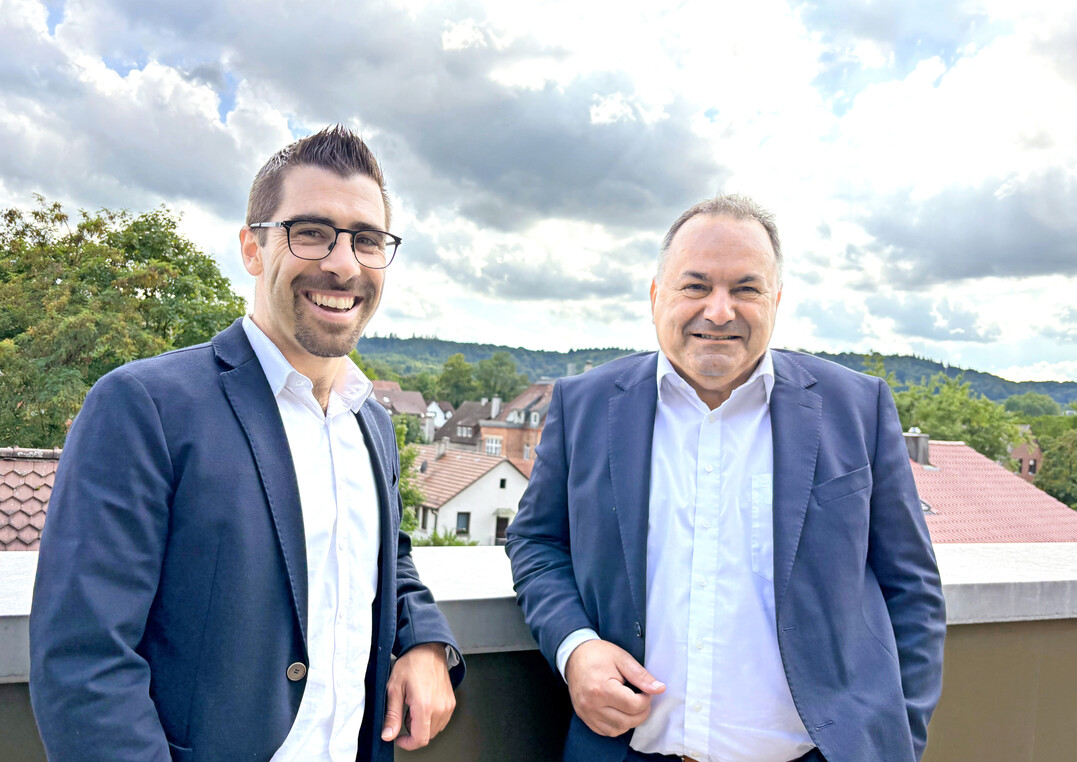 Zwei, die sich Schaffer nennen: Dietrich Rembold (rechts) und Hermann Morast auf der Dachterrasse ihrer Weinsberger Geschäftsstelle.