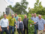 Nachwuchs-Sachverständiger Simon Trost sowie Michael Sauer, Michael Wenninger, Roman Gürsching und Hans Dornbusch (v.l.n.r., es fehlt Christian Müller) wurden für die nächsten drei Jahre berufen, um die Anerkennungsstelle der LWG bei den vorgeschriebenen Bestandsbesichtigungen zu unterstützen. Darüber freuten sich Harald Märtel (li.), Marianne Grohme und LWG-Präsident Dr. Hermann Kolesch (Mitte).