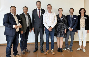 Der Weinbauverband Wrttemberg und weinbautreibende Kommunen stehen in
engem Austausch.