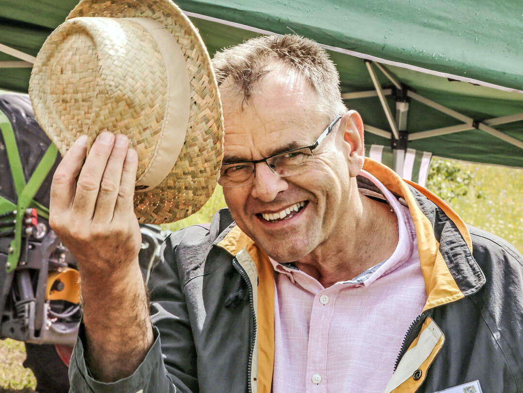 Fr�hliches Servus aus Franken: Mit diesem Beitrag verabschiedet sich Heinrich Hofmann, unser Fachmann f�r Weinbau und �nologie von der LWG in Veitsh�chheim, in den Ruhestand.
