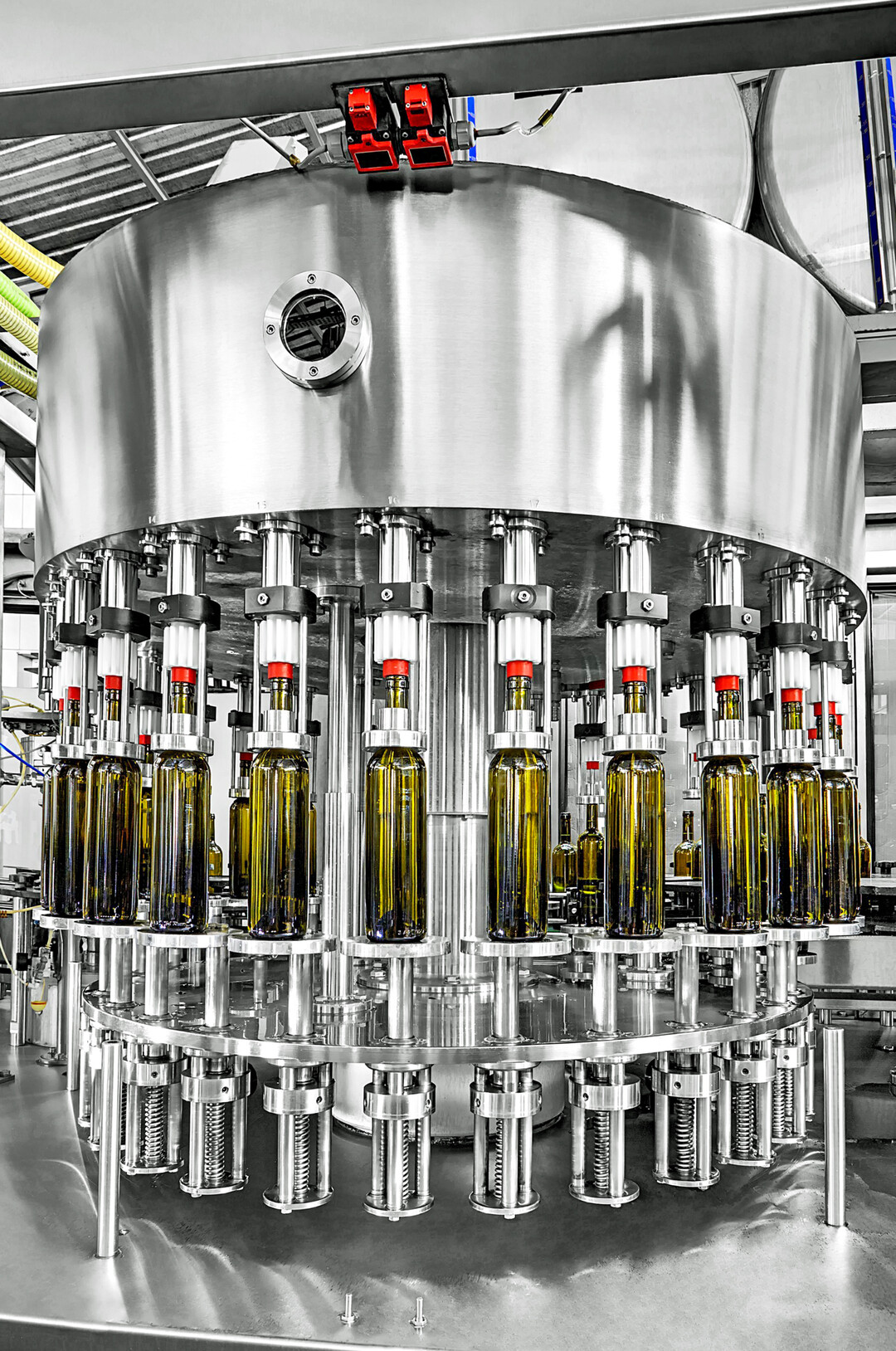 Nachschub sichern: Um die Nachfrage der Kunden nach dem neuen Jahrgang zu bedienen, sollte man rechtzeitig frs Weihnachtssgeschft eine erste Charge abfllen. 