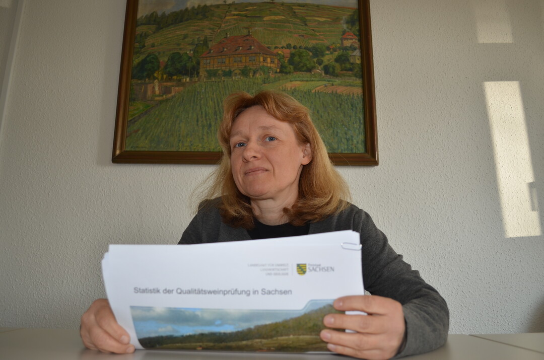 Gabriele Krieghoff ist im schsischen Landesamt fr Umwelt, Landwirtschaft und Geologie fr den reibungslosen Ablauf der Qualittsweinprfung verantwortlichen.