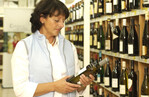 Im Lebensmitteleinzelhandel geht immer mehr Wein über die Theke