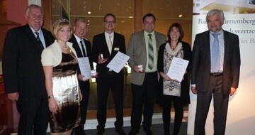 Die Staatsehrenpreistrger mit Weinbauverbandsprsident Hermann Hohl (links), Weinknigin Nina Hirsch aus Leingarten und Ministerialdirektor Wolfgang Reimer in Berlin: von rechts das Weingut Landesvatter und die Weingrtner Cleebronn-Gglingen im Zabergu sowie das Weingut Weibler in Bretzfeld-Siebeneich 