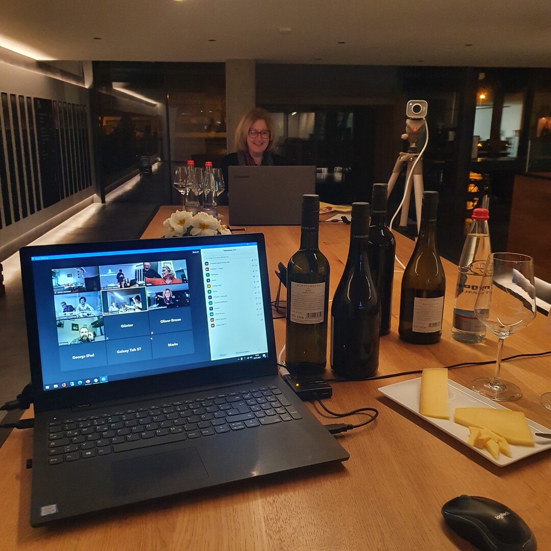 Die Weinerlebnisfhrerin Claudia Hoffmann bei der Arbeit.