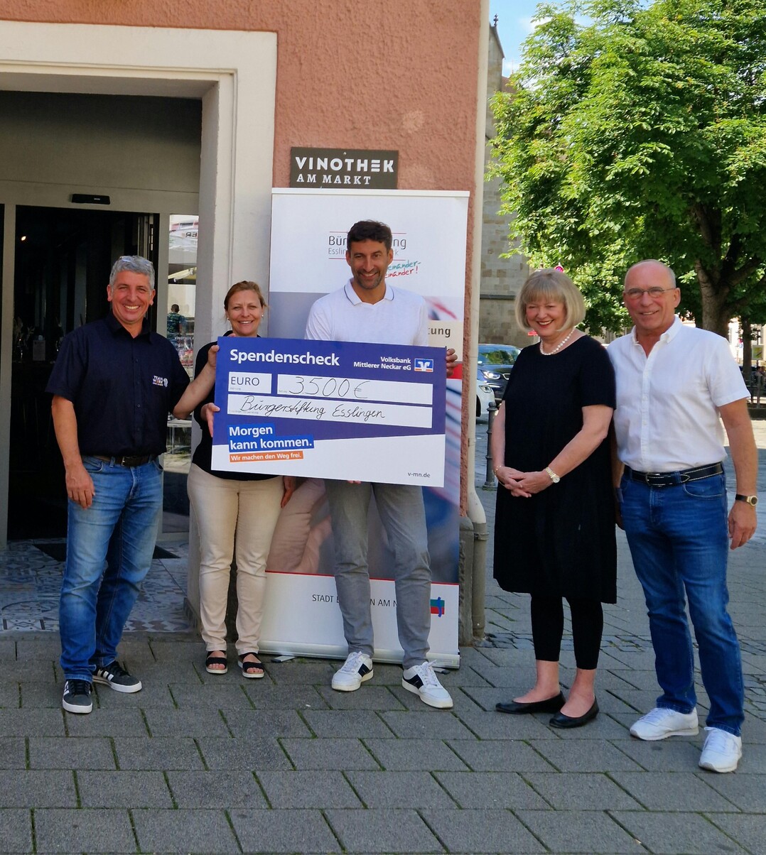 Das TeamWerk Esslingen untersttzt durch Weinverkufe die Brgerstiftung Esslingen.