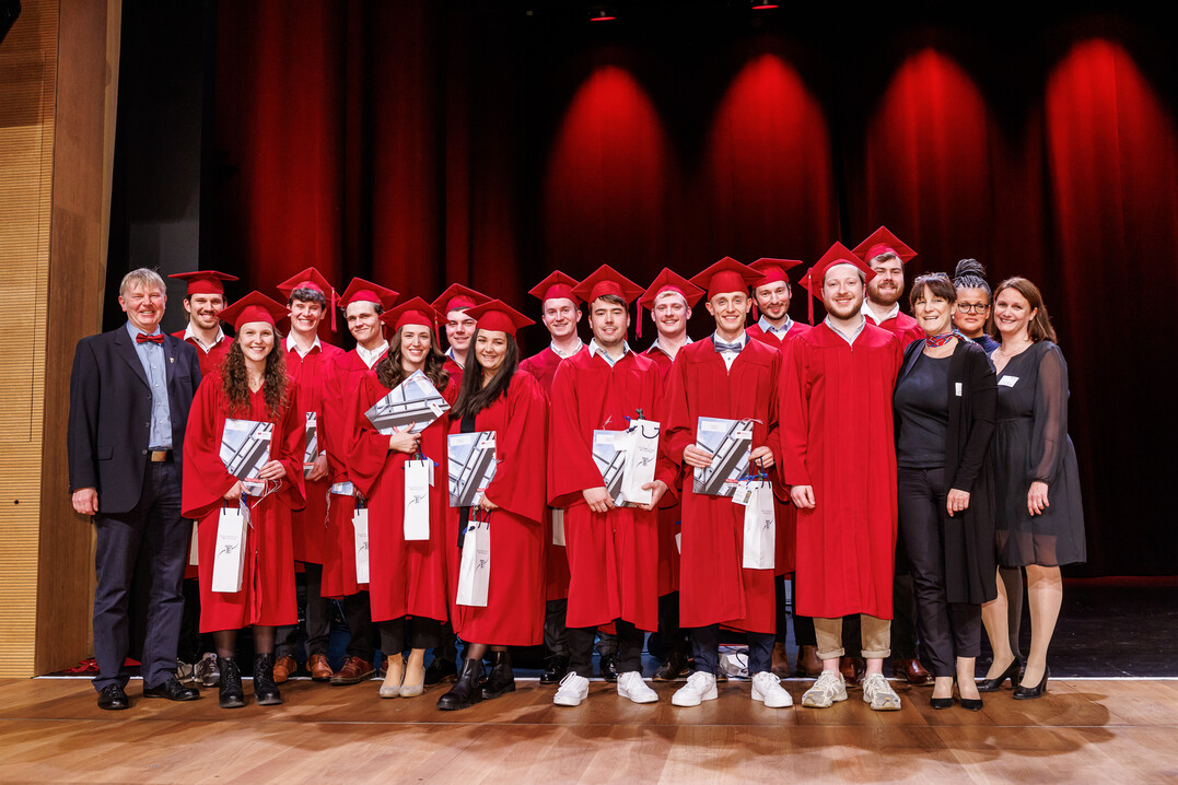 Die Absolventen desStudiengangs Wein-Technologie-Management.