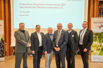 Das DWV-Prsidium (v.l.): Vizeprsidenten Jens Ghring, Thomas Walz, Heinz-Uwe Fetz, DWV-Prsident Klaus Schneider, Vizeprsident Hermann Hohl, DWV-Generalsekretr Christian Schwrer (nicht abgebildet: Vizeprsident Hans Albrecht Zieger).