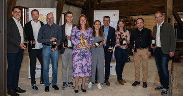Preisverleihung 31. Vaihinger Lwe 2023 - internationaler Lemberger-Preis (v.l.): Martin Fischer (Weinlwen e.V.), Lukas Hunsdorfer (Weingut Hunsdorfer), Thomas Eckert (Collegium Wirtemberg), Ludwig Schwarz (Weingut Schwarz), Lisa-Marie Blatt (Wrttemberger Weinprinzessin 2022/23), Sarah Hieber (Weingut Schfer-Heinrich), Jrgen Zipf (Weingut Zipf), Mara Walz (Weinlwen e.V.), Christian Lai (Felsengartenkellerei Besigheim), Anton Iby (Weingut Iby).