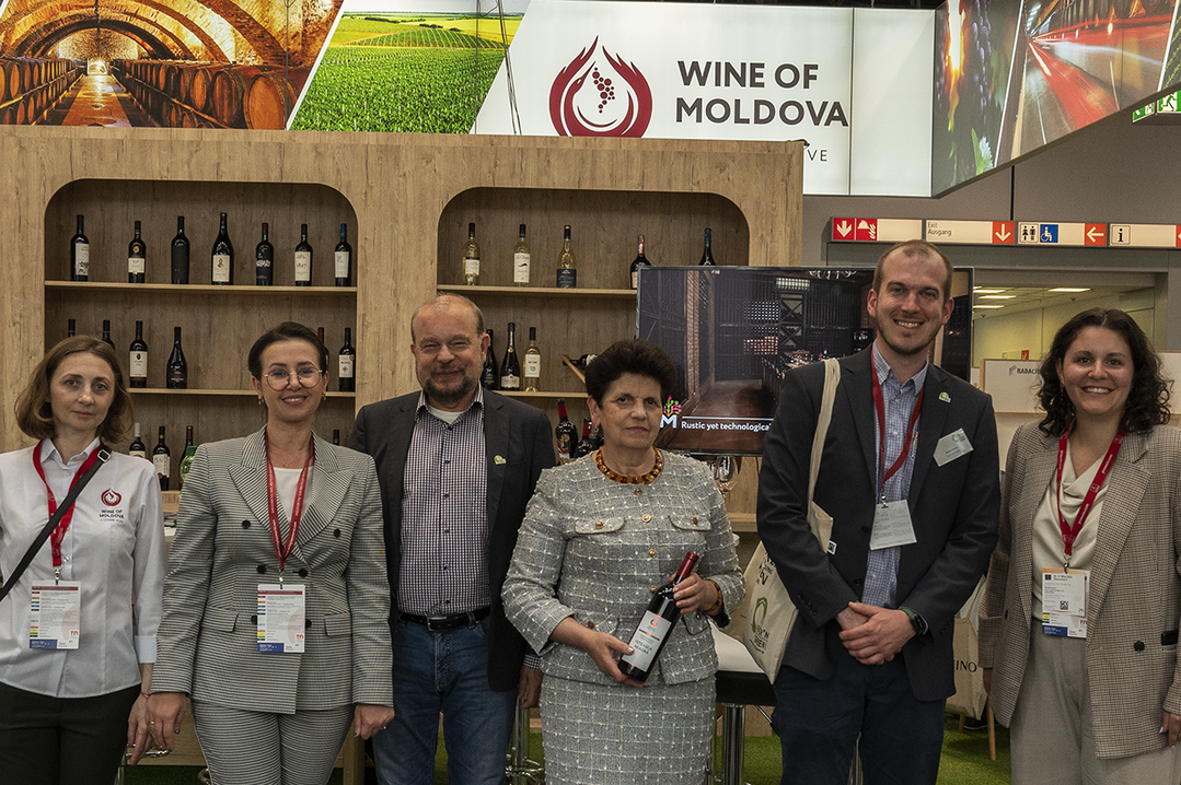 Auf der ProWein 2022 trafen sich die Beteiligten des Pilotprojekts zur Unterstützung des Weinbaus in der Region Moldau.