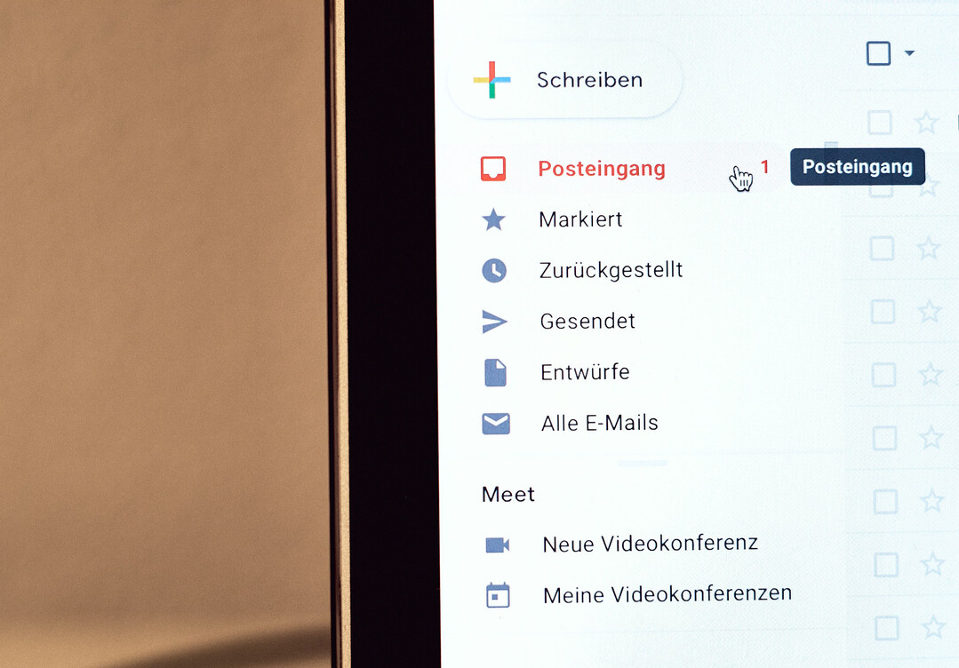 Bei Newsletterversand gibt es einige Dinge zu beachten, damit Sie E-Mails rechtskonform und technisch einwandfreiversenden.