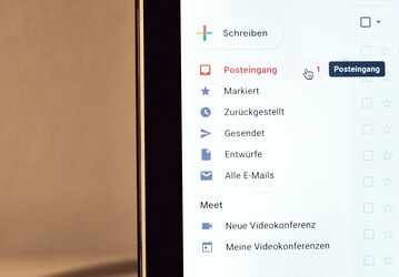 Bei Newsletterversand gibt es einige Dinge zu beachten, damit Sie E-Mails rechtskonform und technisch einwandfreiversenden.