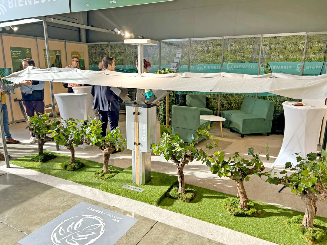 Sch�tzt die Reben vor zu viel Sonne: das ausfahrbare Schirmmodul von Biensis.