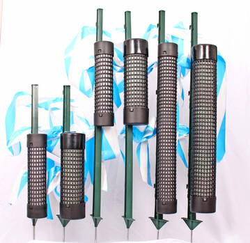 Einmal bef�llt, wirken Dufts�ulen bis zu drei Monate gegen Wild und erzielen im Weinberg eine Lebensdauer von maximal 15 Jahren.