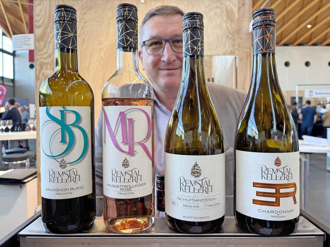 Ihn freut, dass der neue Auftritt so gut ankommt: Martin Kurrle am Messestand der Remstalkellerei auf der Eurovino in Karlsruhe.