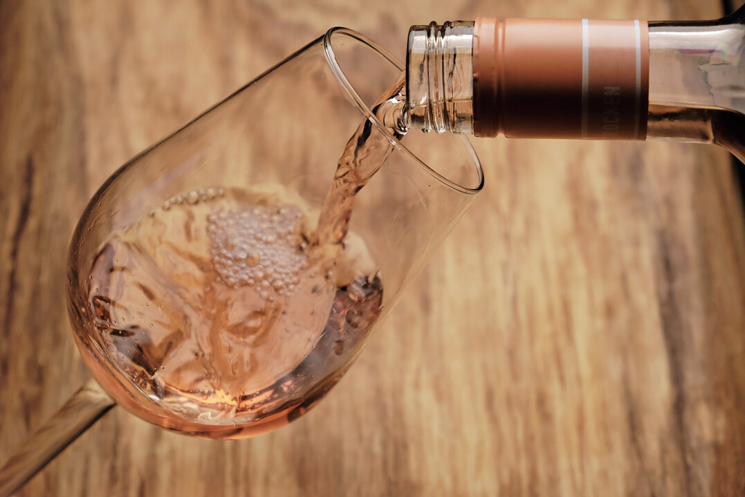 Parallel zur Landesweinprämierung findet im April die Sonderverkostung Rosé statt.