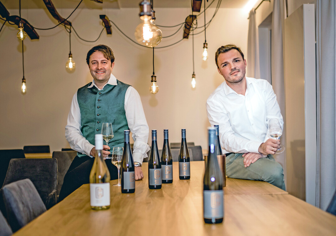 Christian Pumberger (links) und Christian Grlbauer haben gemeinsam das Weingut Christian im Innviertel aufgebaut. 