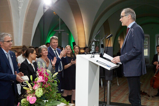 Prof. Dr. Randolf Kauer bei seiner Abschiedsrede.