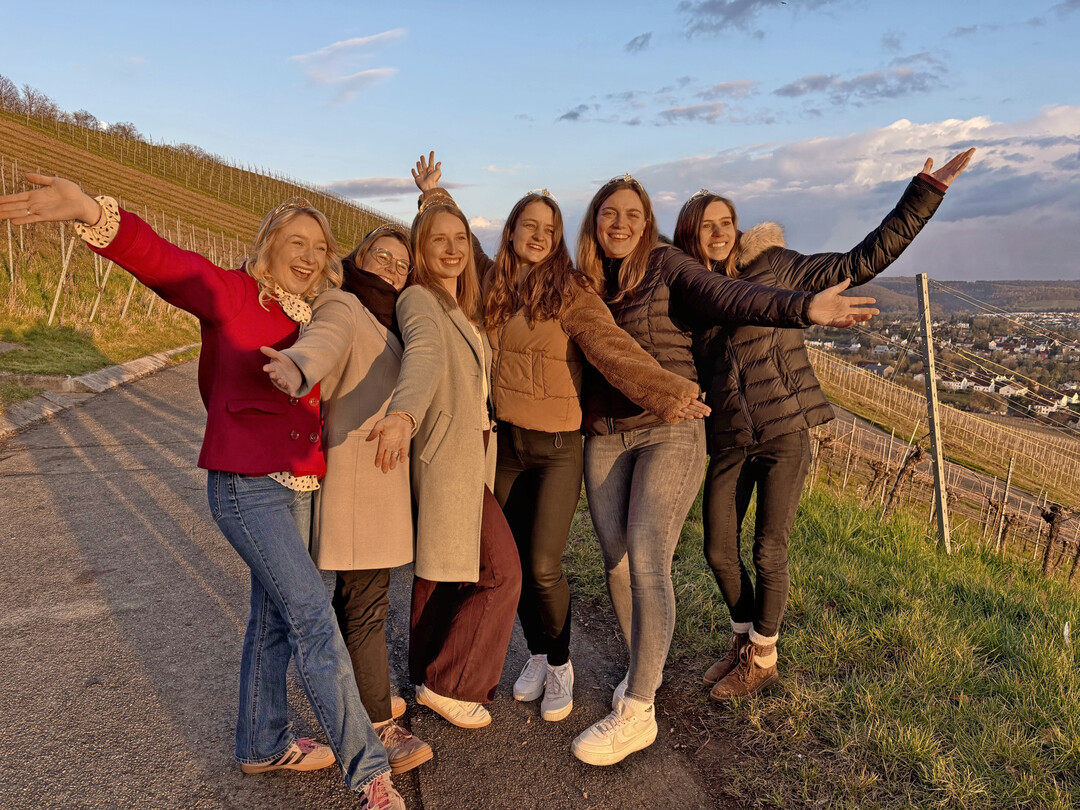 Die Deutschen und W�rttembergischen Weinhoheiten versammelt (von links nach rechts): Emma Meinhardt, Katja Simon, Anna Zenz, Natalie Sch�fter, Anna Maria Joos und Manuela Breitmayer.