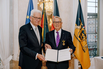 Am 27. M�rz verlieh Ministerpr�sident Winfried Kretschmann in Stuttgart den Verdienstorden des Landes Baden-W�rttemberg an Wolfgang Scheidtweiler �f�r herausragende Verdienste um das Land und seine Bev�lkerung�.