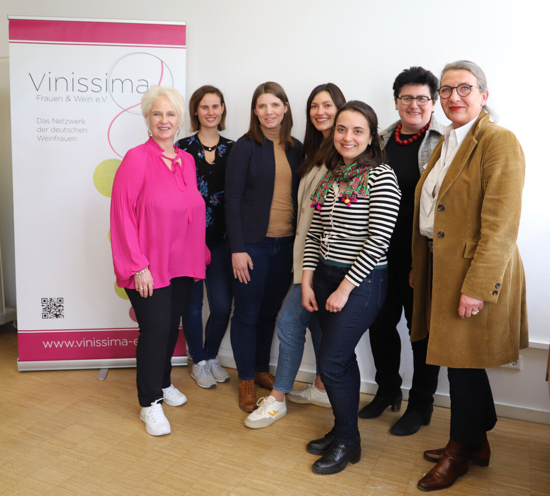 Der neue Vorstand von Vinissima Frauen & Wein (v. l.): Trixi Bannert, Eva Mller, Mara Walz, Gina Gehring, Linna Hauenstein, Birgit Oestere und Christine Berthold.
