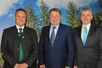 Helmut Brunner (MItte) zusammen mit Martin Neumeyer (links) und dessen Nachfolger Hubert Bittlmayer