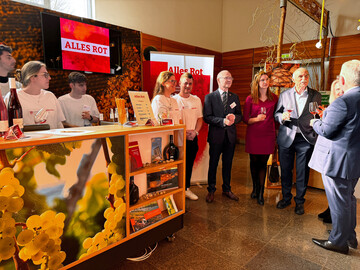 Auf der Feinschmeckermesse konnten die Weinbautechniker viele interessierte Besucher an ihrem Stand begren.