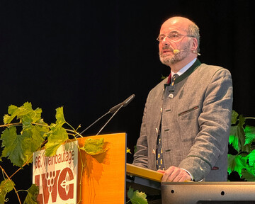 Dr. Lothar Ebbertz ging in seinem Vortrag auf die Alkoholpolitik in Deutschland und der EU ein.