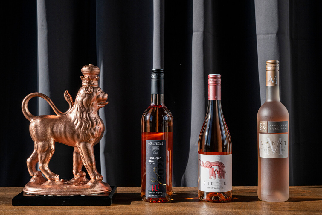 Die Top 3-Rosweine des 32. Vaihinger Lwe 2024 (v.l.): Platz 1 (Weingut Wagner), Platz 2 (Familie Strehn), Platz 3 (Weingrtner Cleebronn-Gglingen eG).