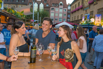 Beste Stimmung auf dem sonnigen Heilbronner Weindorf 2015.