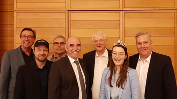 Das neue Prsidium des Frnkischen Weinbauverbands (v. l.): die Vizeprsidenten Frank Dietrich, Daniel Scheinhof und Andreas Oehm, Prsident Artur Steinmann, Geschftsfhrer Hermann Schmitt, die 66. Frnkische Weinknigin Lisa Lehritter sowie der neu gewhlte Vizeprsident Thilo Heuft.
