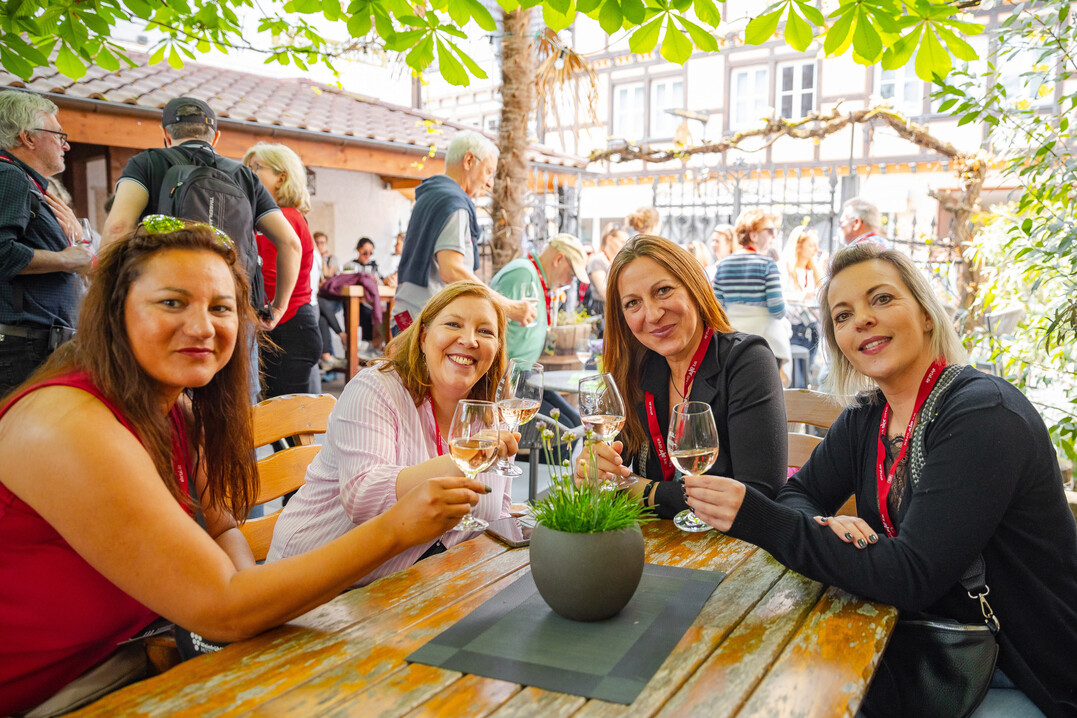 Beim Weingut Coels in Ahrweiler lieen sich die Weine entspannt im Winzerhof genieen.