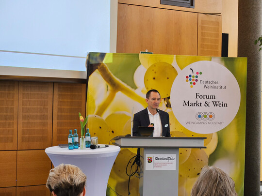 Prof. Dr. Marc Dreler whrend seines Vortrags.