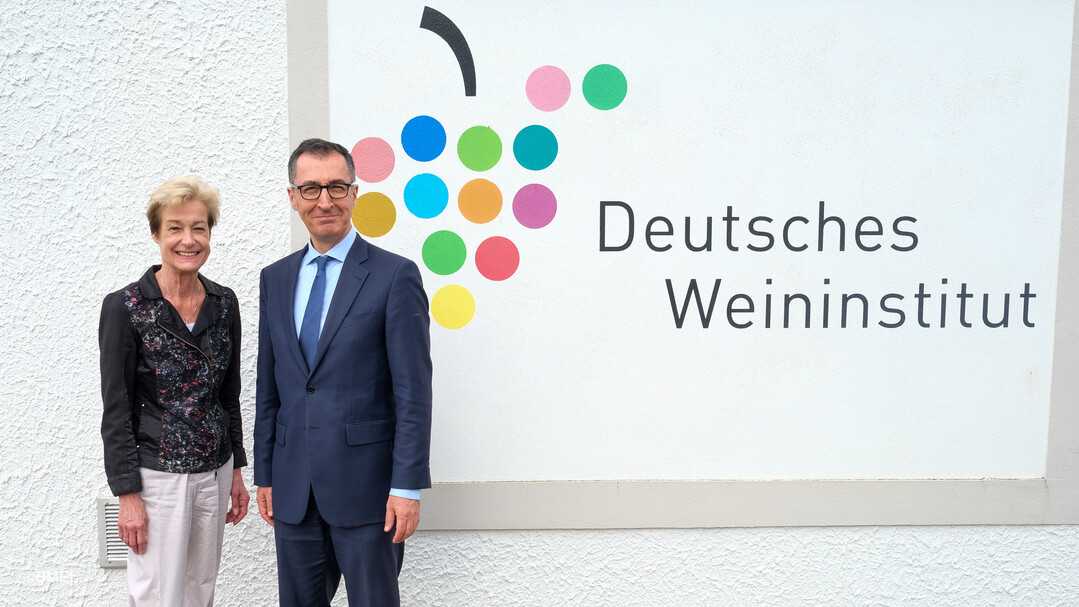 Monika Reule (Geschftsfhrerin des DWI) und Cem zdemir (Bundesagrarminister fr Ernhrung und Landwirtschaft) tauschten sich ber die aktuelle Marktsituation aus. 