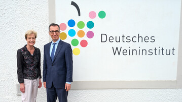 Monika Reule (Geschftsfhrerin des DWI) und Cem zdemir (Bundesagrarminister fr Ernhrung und Landwirtschaft) tauschten sich ber die aktuelle Marktsituation aus. 